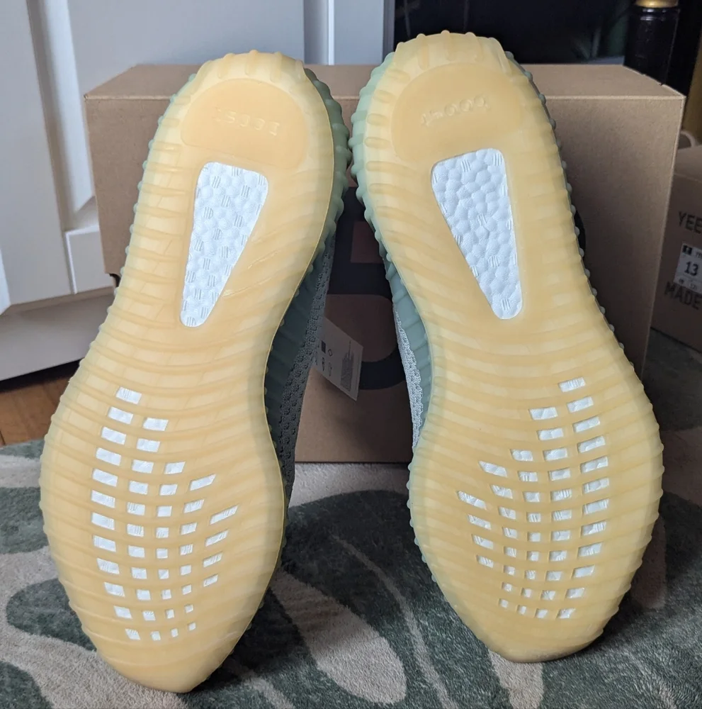 NWT YEEZY boost 350 V2 Desert Sage 🍊 FX9035 - Picture 3 of 7